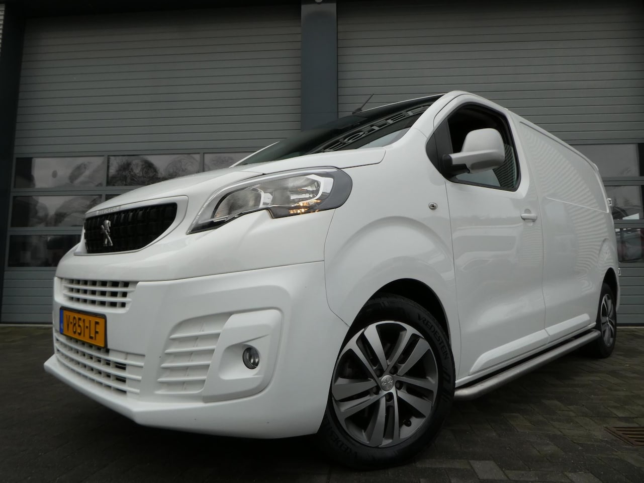 Peugeot Expert - 231S 2.0 BlueHDI 120 airco, navigatie, 3 zits - AutoWereld.nl