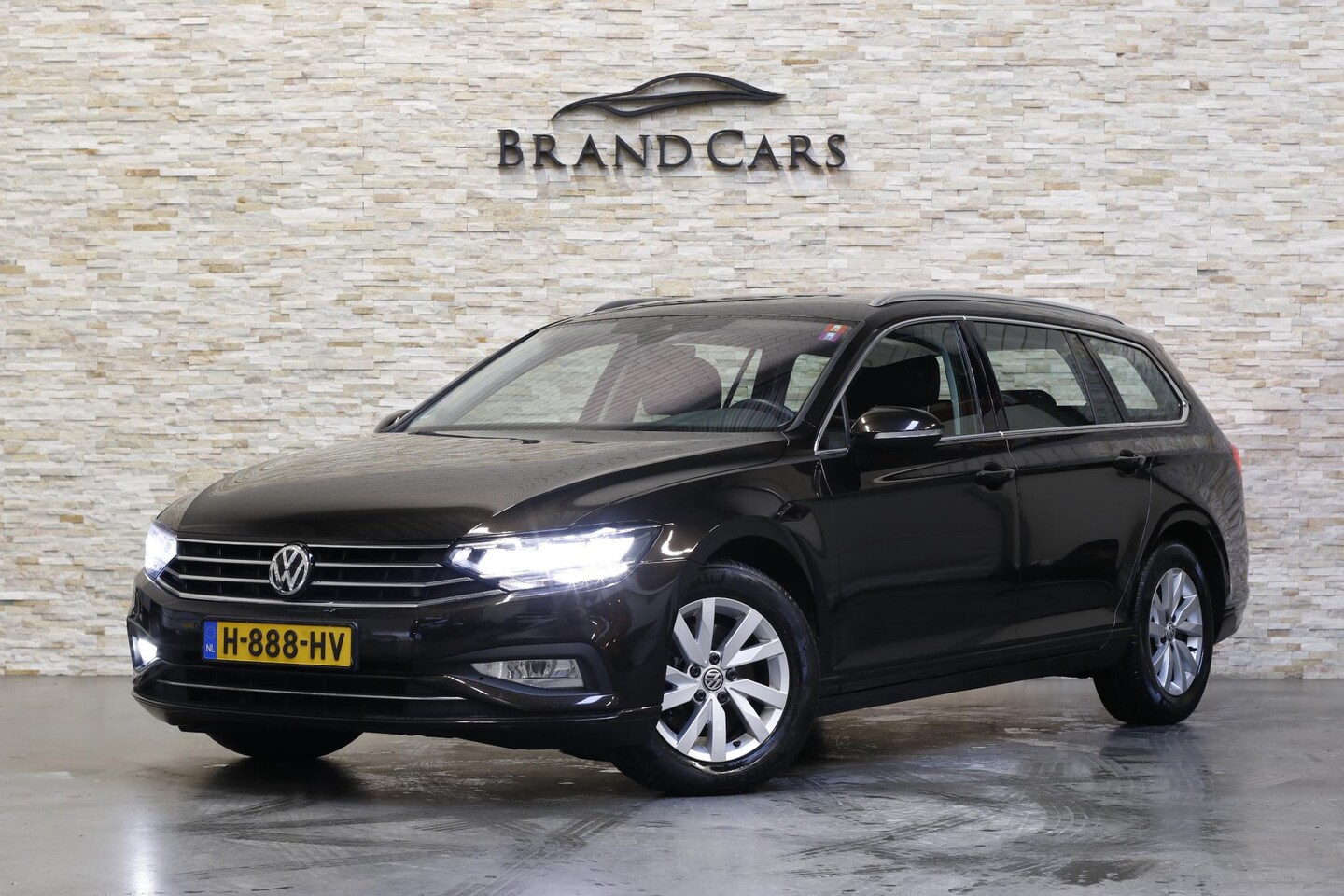 Volkswagen Passat Variant - 1.5 TSI Comfort Business | NAP | 1E EIGENAAR | DEALER OH | LED | PDC | TREKHAAK | - AutoWereld.nl