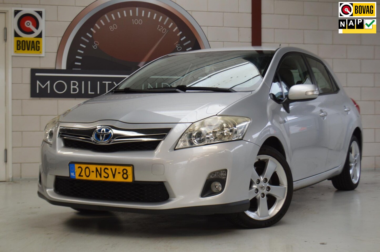 Toyota Auris - 1.8 Full Hybrid Executive 1.8 Full Hybrid Executive, NAP, NWE banden, GARANTIE - AutoWereld.nl