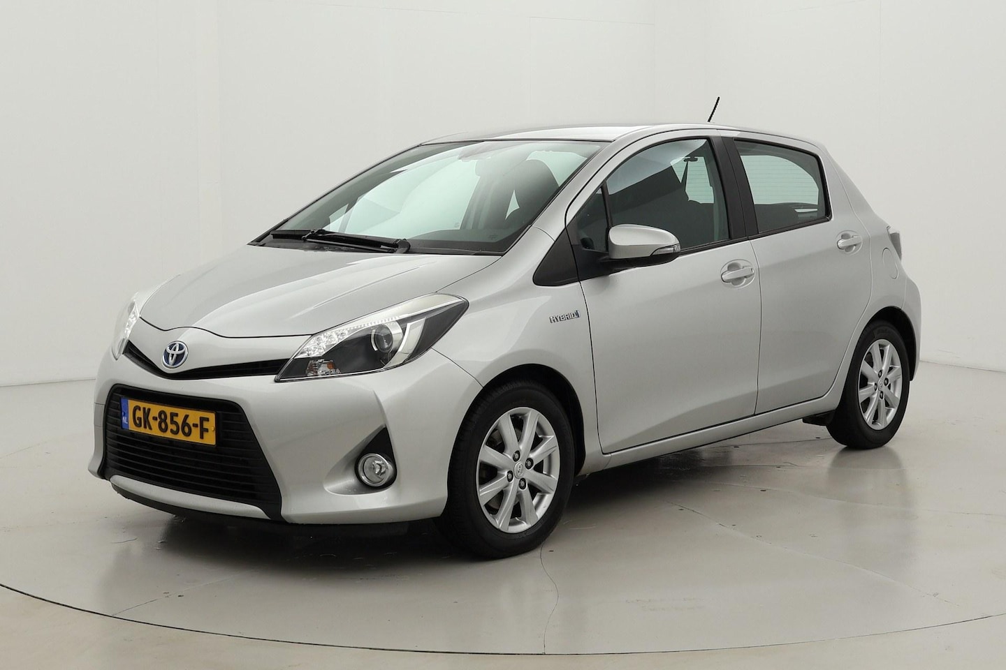 Toyota Yaris - 1.5 Full Hybrid Aspiration | Navigatie | Camera - AutoWereld.nl