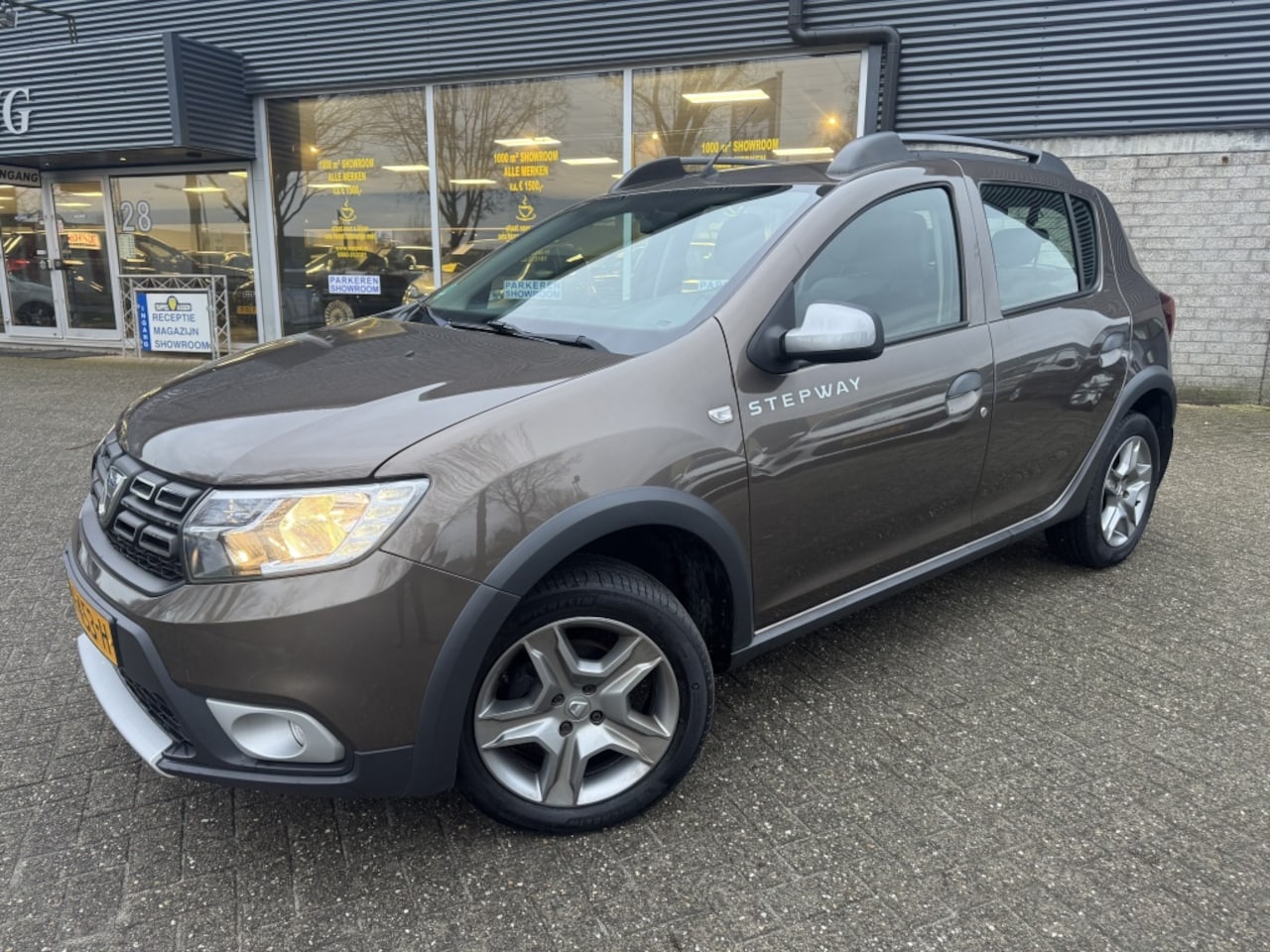 Dacia Sandero Stepway - TCe 90PK AUTOMAAT!! /Leer - AutoWereld.nl