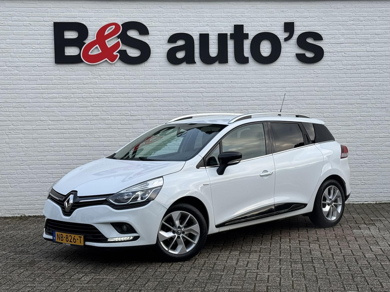 Renault Clio Estate - 0.9 TCe Limited Airco Cruise Navigatie Pdc 4 Seizoenen banden - AutoWereld.nl