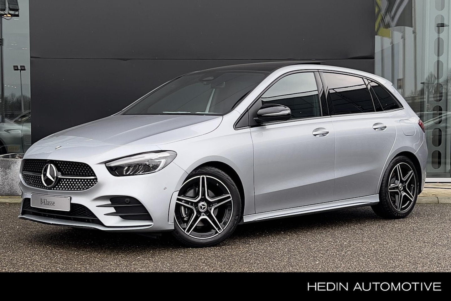 Mercedes-Benz B-klasse - B 180 Automaat Star Edition AMG Line | Nightpakket | Panoramadak - AutoWereld.nl