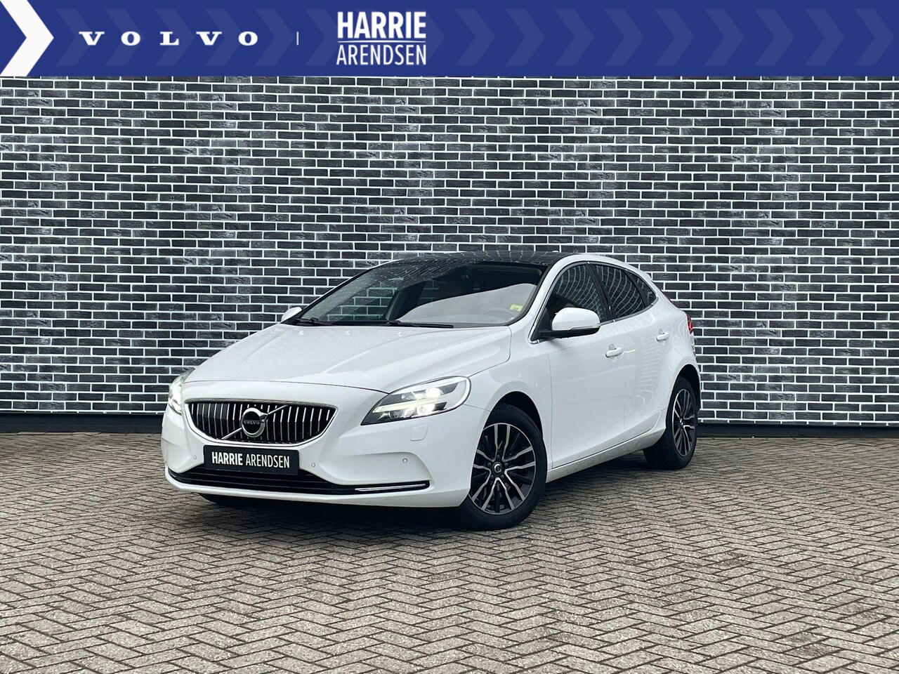 Volvo V40 - 1.5 T2 Nordic+ | Luxury Line | Camera | Leder | Trekhaak | Dealer onderhouden - AutoWereld.nl