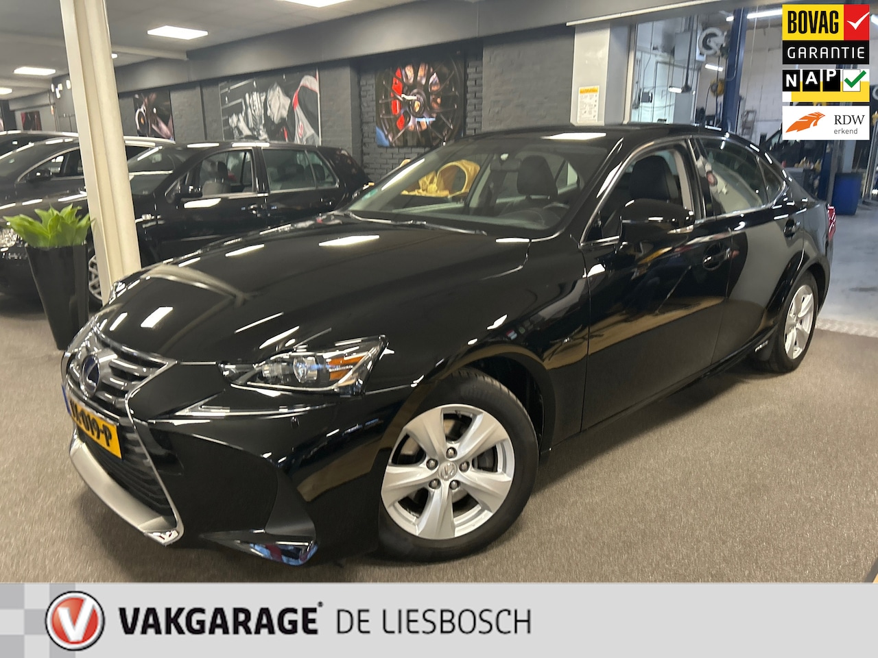 Lexus IS - 300h Hybrid 300h Hybrid,leer alcantara,navi,boeken ,origineel ned - AutoWereld.nl