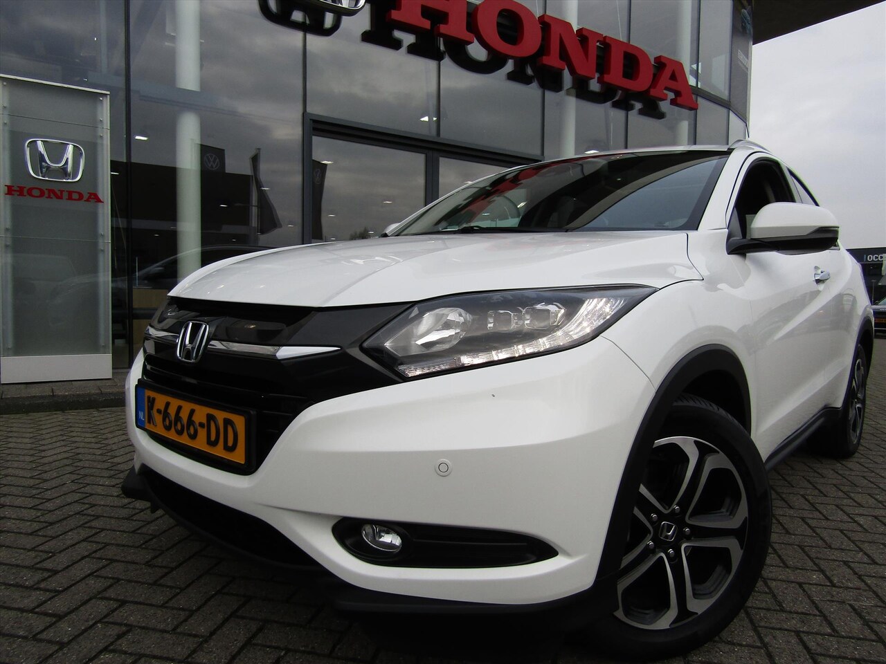 Honda HR-V - 1.5 i-VTEC 130pk CVT Executive,NAVI,SCHUIFDAK - AutoWereld.nl