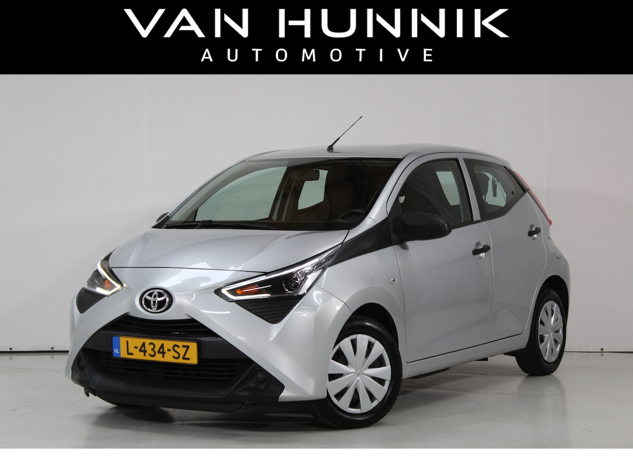 Toyota Aygo - 1.0 VVT-i x-fun Airco | Dab | NL-Auto - AutoWereld.nl