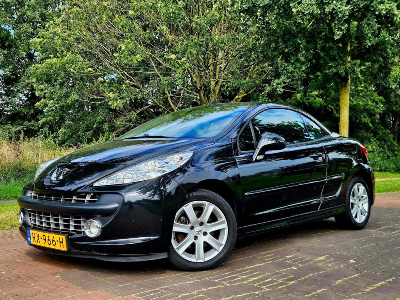 Peugeot 207 CC - 1.6 ??Airco ?? Navi ?? Nieuwe APK - AutoWereld.nl