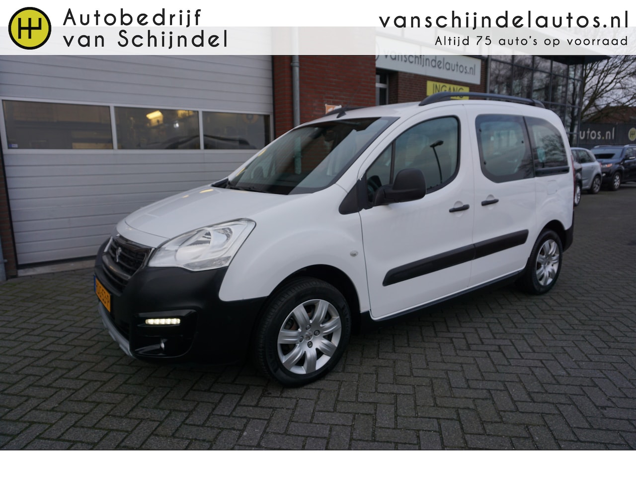 Peugeot Partner Tepee - Rifter 1.2 PURETECH ACTIVE LUXE 5 PERSOONS MET 37944KM!! PERFECT ONDERHOUDEN!!! NAVIGATIE - AutoWereld.nl