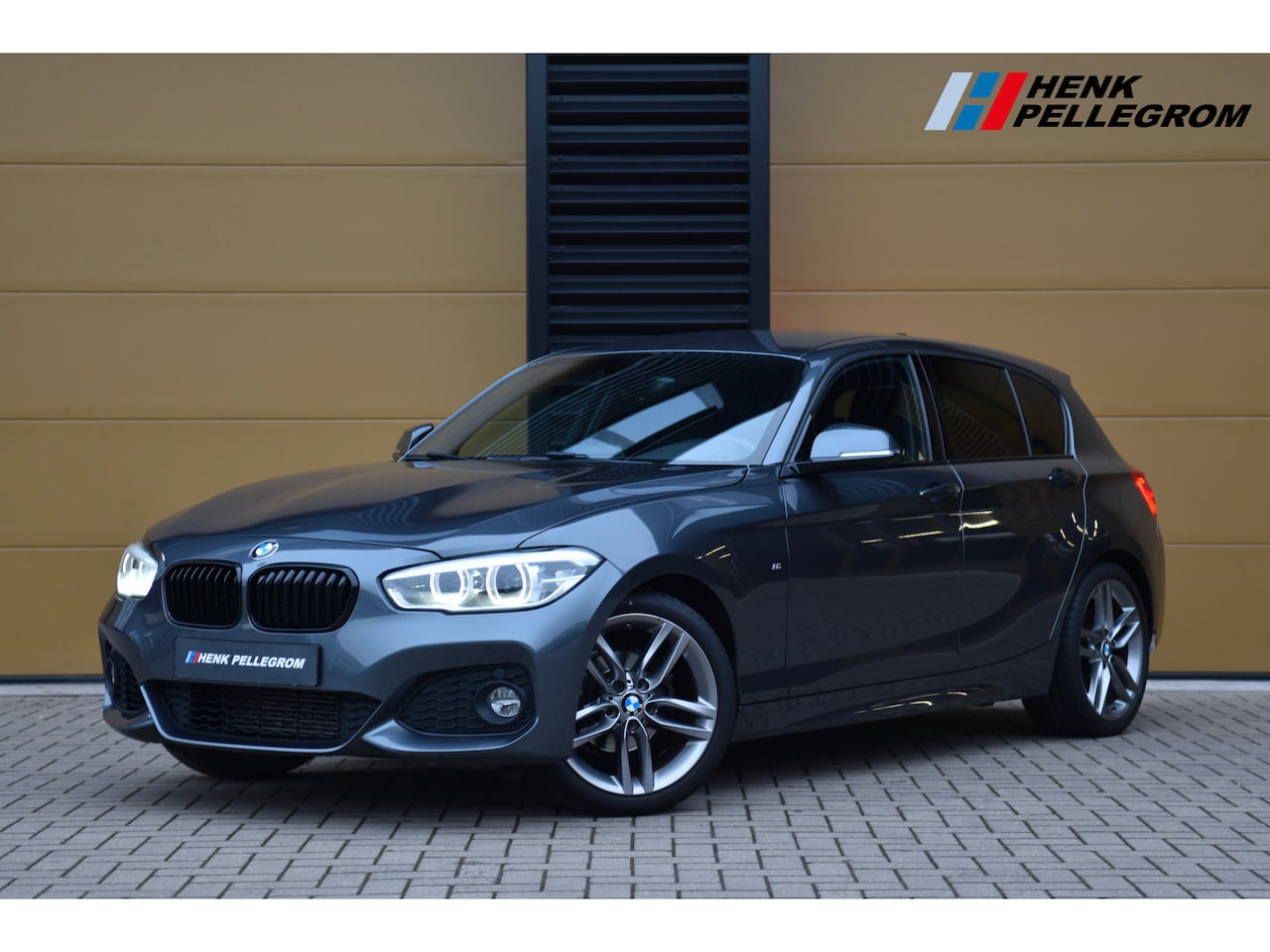 BMW 1-serie - 118i Corporate Lease Executive * M Sportpakket * 18 Inch * Keyless * LED * Alcantara * - AutoWereld.nl