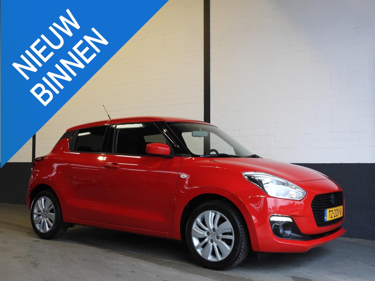 Suzuki Swift - 1.2i Select NAVI/CAMERA/AIRCO/16"LMV! - AutoWereld.nl