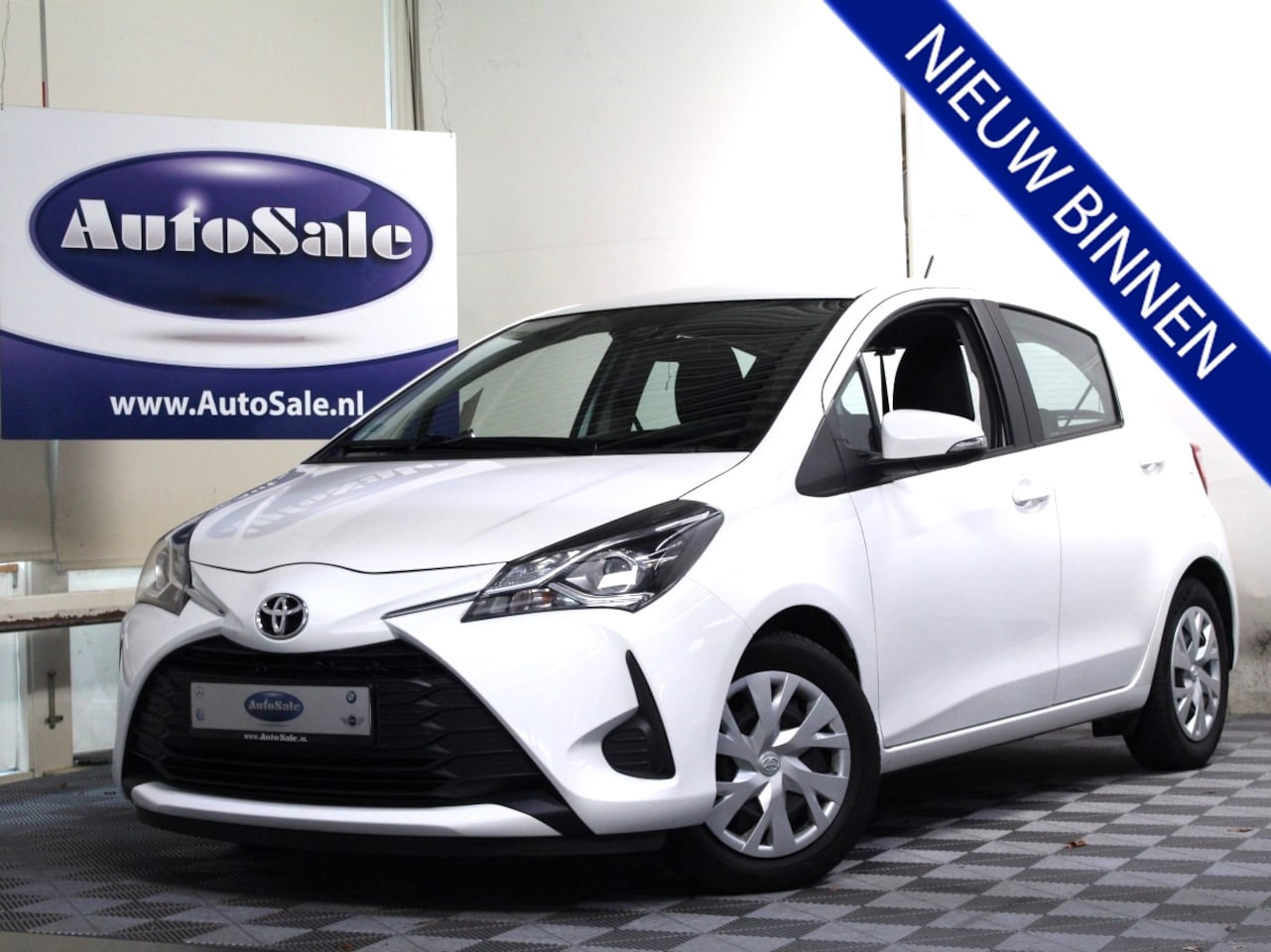 Toyota Yaris - 1.0 VVT-i Comfort 1eEIGNR! BLUET PDC CAMERA AIRCO '18 - AutoWereld.nl