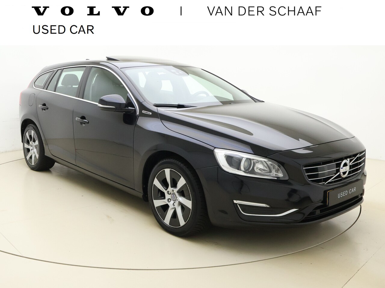 Volvo V60 - 2.4 D6 AWD Plug-In Hybrid Summum / Schuif-kanteldak / Adaptieve cruise / Trekhaak / Sportl - AutoWereld.nl