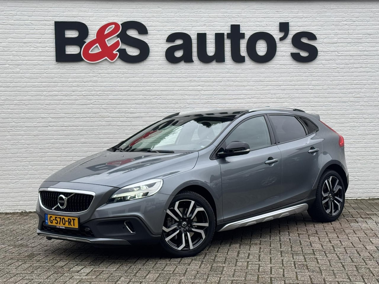 Volvo V40 Cross Country - 1.5 T3 Polar+ Luxury Trekhaak Led Leder Camera 4 Seizoenen banden Pdc v+a - AutoWereld.nl