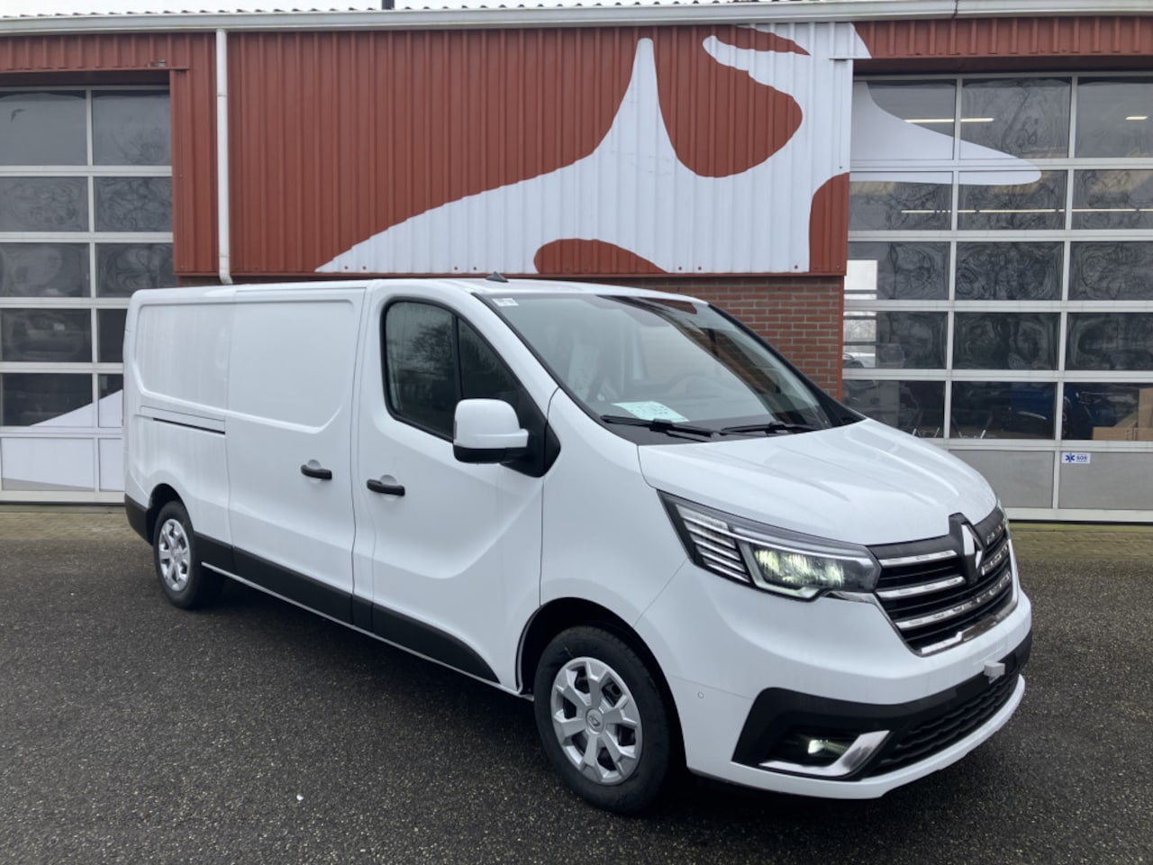 Renault Trafic - 2.0 dCi 130 T30 L2H1 Work Edition - Reservewiel / EASY LINK navigatiesysteem - Vierseizoen - AutoWereld.nl