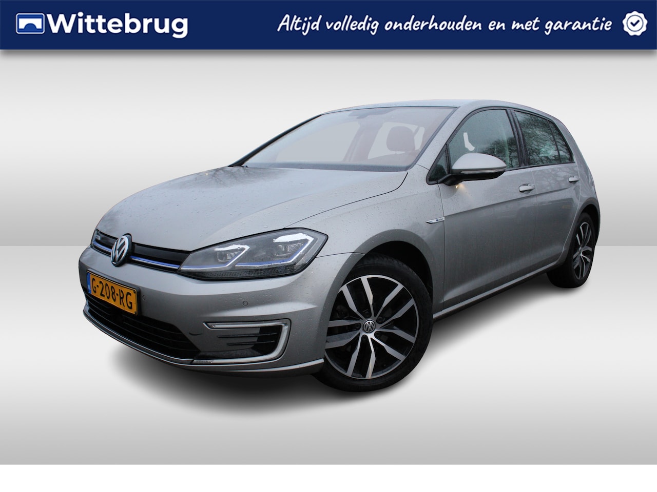 Volkswagen e-Golf - E-DITION DSG Automaat Navigatie / LM 17 inch / Parkeersensoren / LED / Camera - AutoWereld.nl