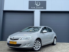 Opel Astra - 1.6 Cosmo / Navi / Lage kilometerstand