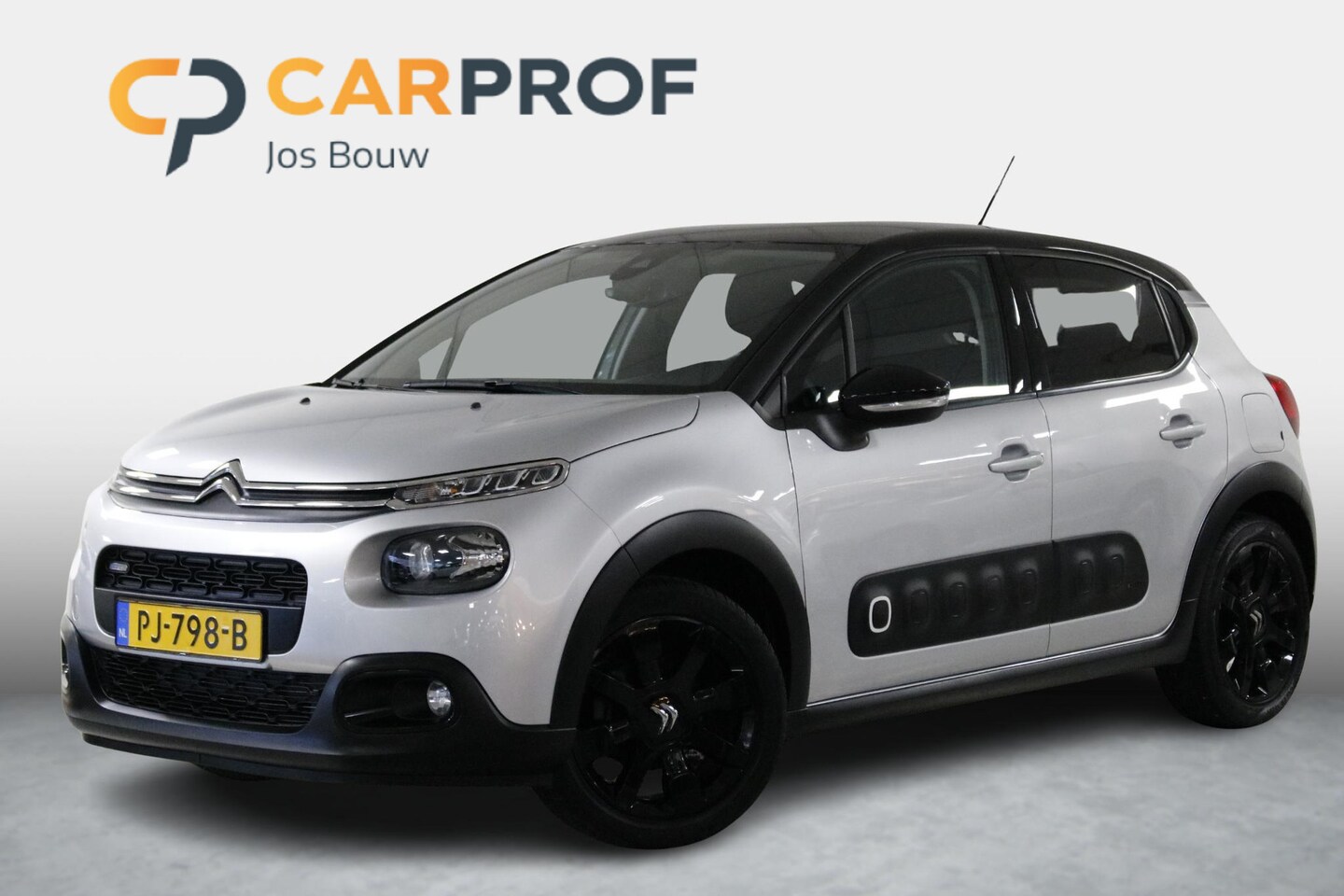 Citroën C3 - 1.2 PureTech Shine Apple Carplay - All-season - Trekhaak - AutoWereld.nl