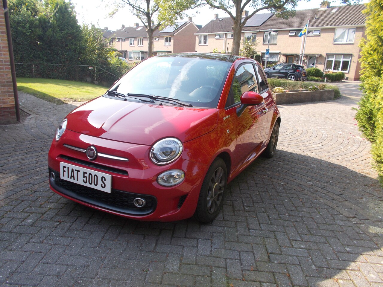 Fiat 500 - 1.0 Hybrid Sport Vol lederen bekleding achteraf voor 4000 € opties gemonteerd. - AutoWereld.nl