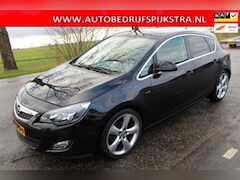 Opel Astra - 1.6 Turbo Cosmo // LEER / NAVI / LMV //