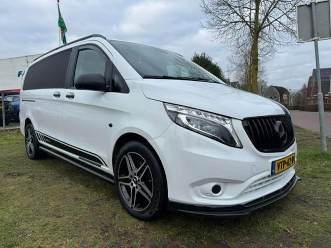 Mercedes-Benz Vito - 114CDI LANG BUSINESS AMBITION/XENON/18INCH/3ZITS/AIRCO/THAAK/CAMERA - AutoWereld.nl