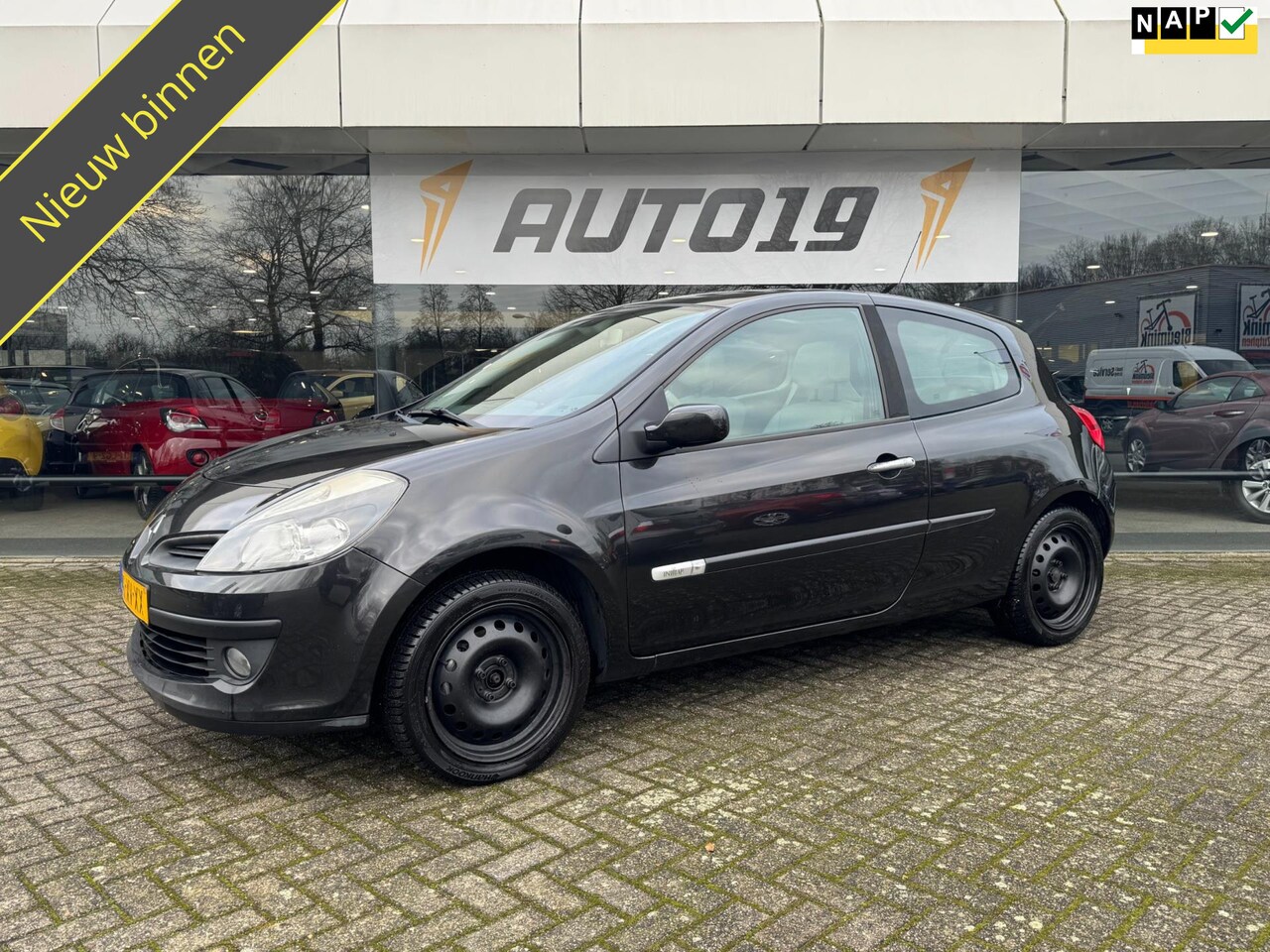 Renault Clio - 2.0-16V Initiale 2.0-16V Initiale - AutoWereld.nl