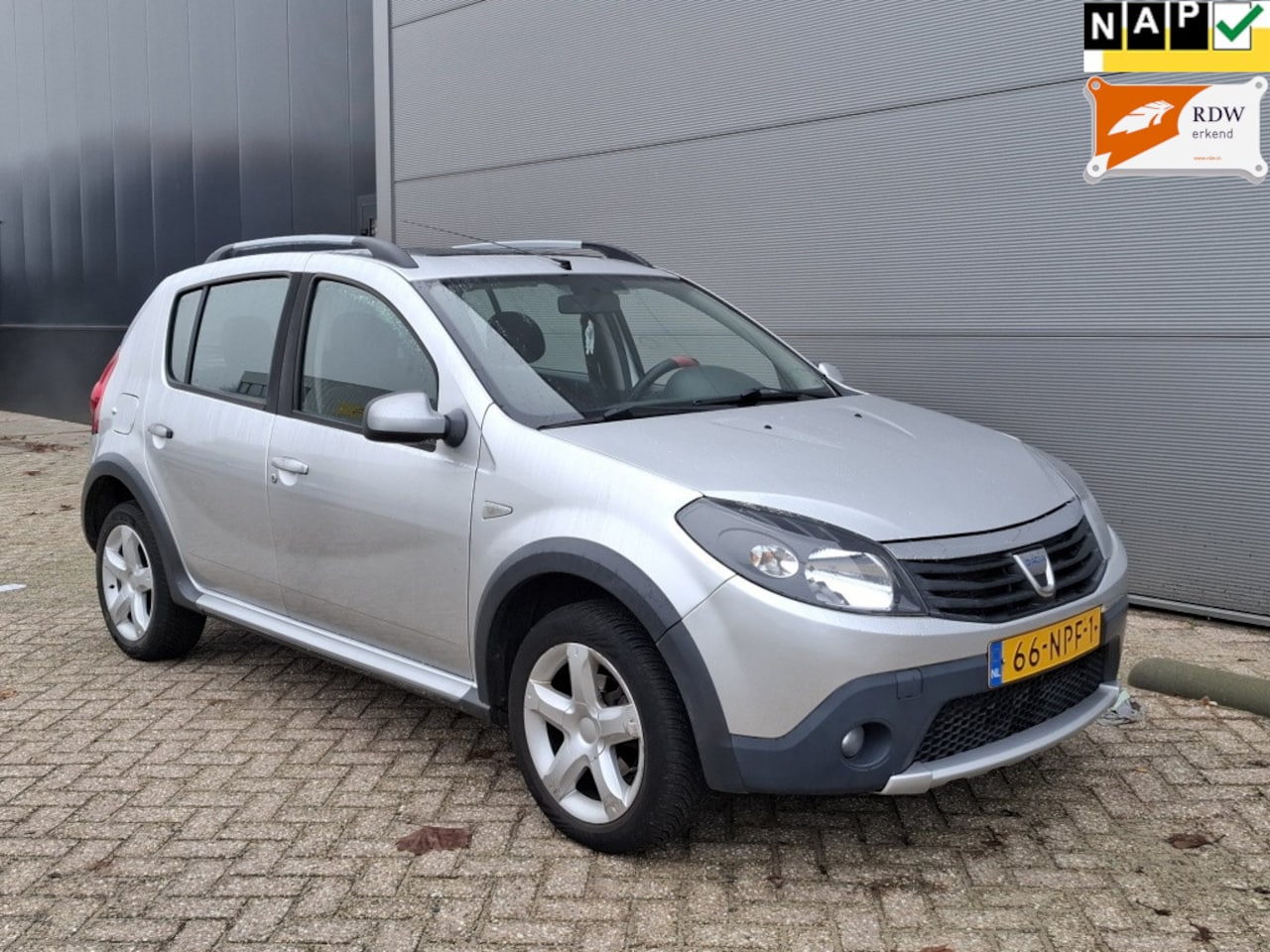 Dacia Sandero Stepway - 1.6 5D Airco Schuifdak Hoge Instap - AutoWereld.nl