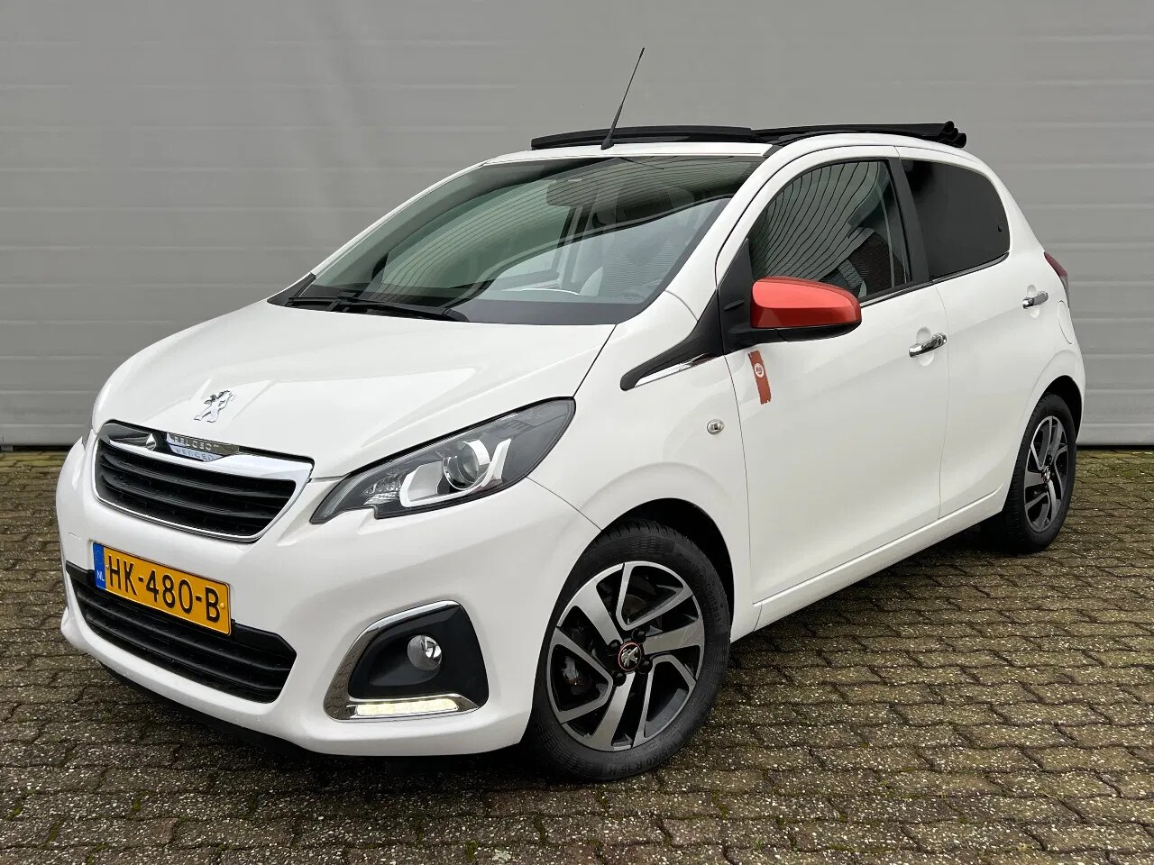 Peugeot 108 - 1.2 Puretech TOP! Roland Garros uitvoering, NL auto van 1e eigenaar !!! - AutoWereld.nl