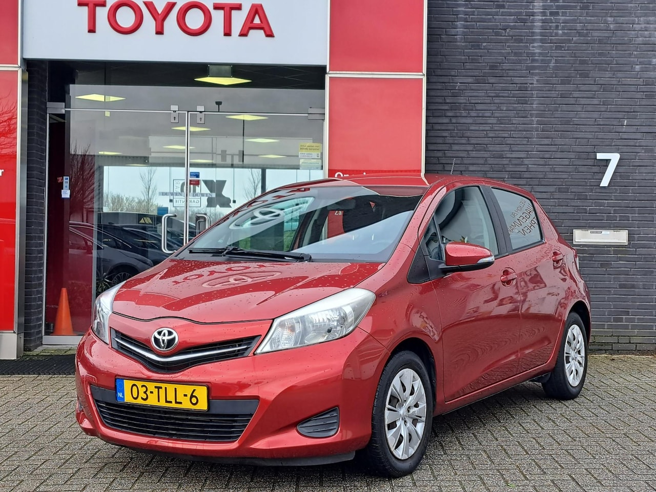 Toyota Yaris - 1.3 VVT-i Aspiration 1.3 VVT-i Aspiration - AutoWereld.nl