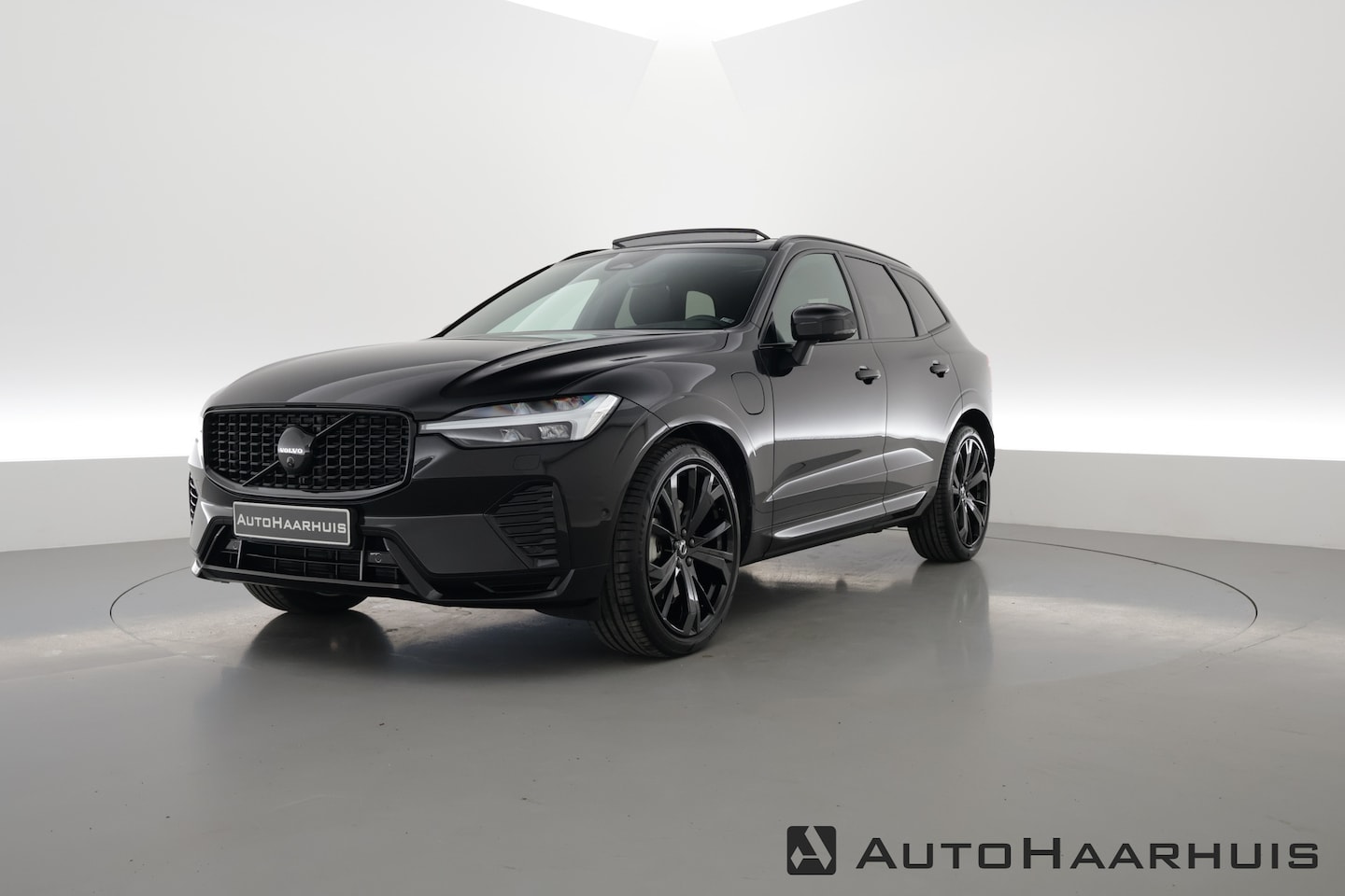 Volvo XC60 - 2.0 T8 Plug-in hybrid AWD Plus Black Edition | Luchtvering | Pano | Stoelventilatie | 360c - AutoWereld.nl