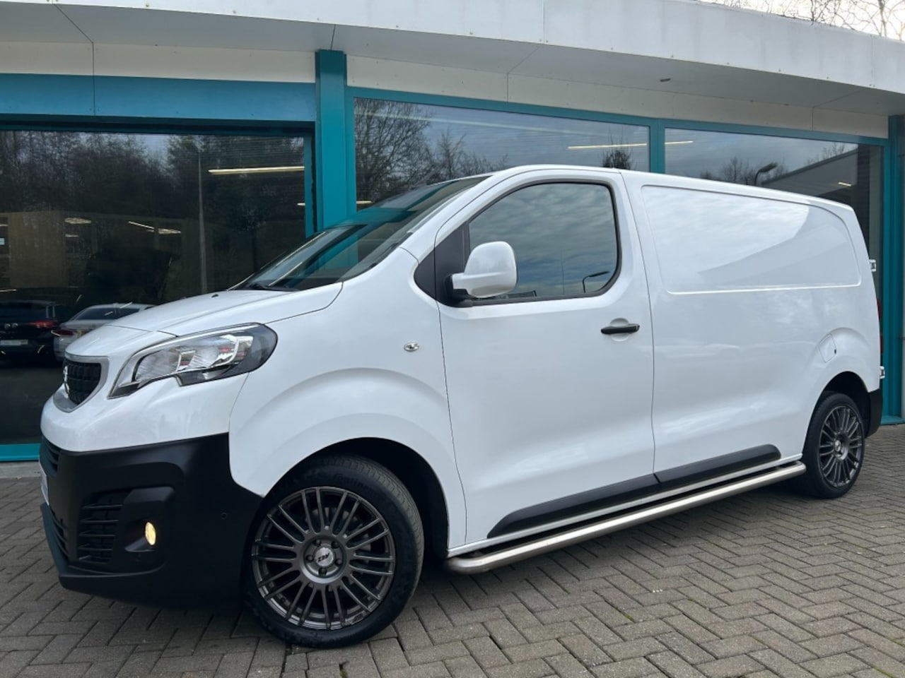 Peugeot Expert - 2.0 HDI 120 PREMIUM Airco, Cruise, CarPlay, Navi, 18Inch, NAP - AutoWereld.nl