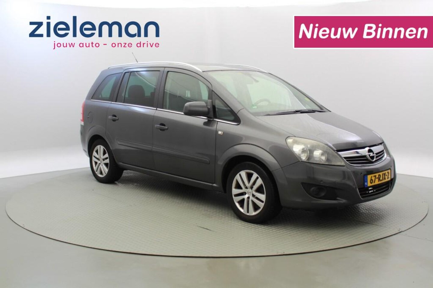 Opel Zafira - 1.8 Cosmo 7-Persoons - Airco, Trekhaak - AutoWereld.nl