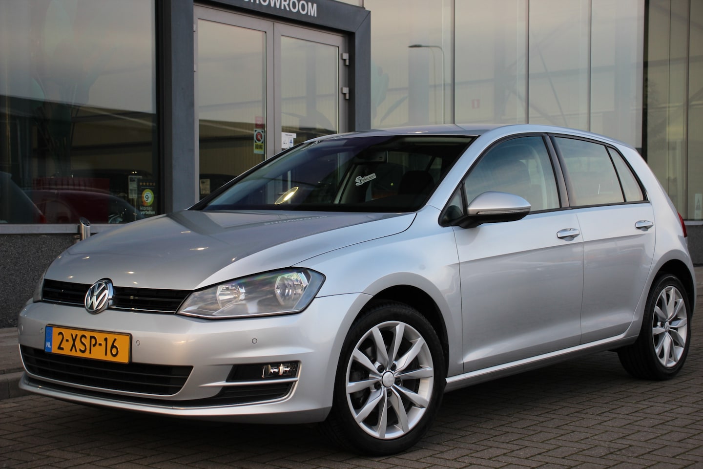 Volkswagen Golf - 1.2 TSI Highline 5drs | DSG | Navi | Cruise | Camera | El. Trekhaak - AutoWereld.nl