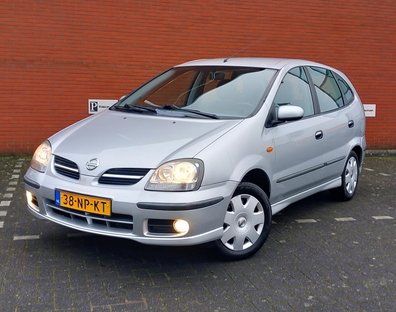 Nissan Almera Tino - 1.8 Airco Navigatie - AutoWereld.nl