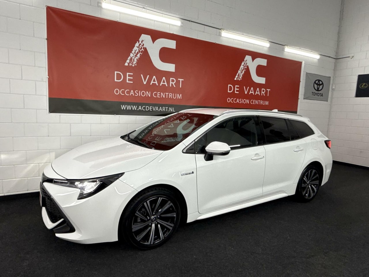 Toyota Corolla Touring Sports - 1.8 Hybrid - LEER/CAMERA/NAP - AutoWereld.nl