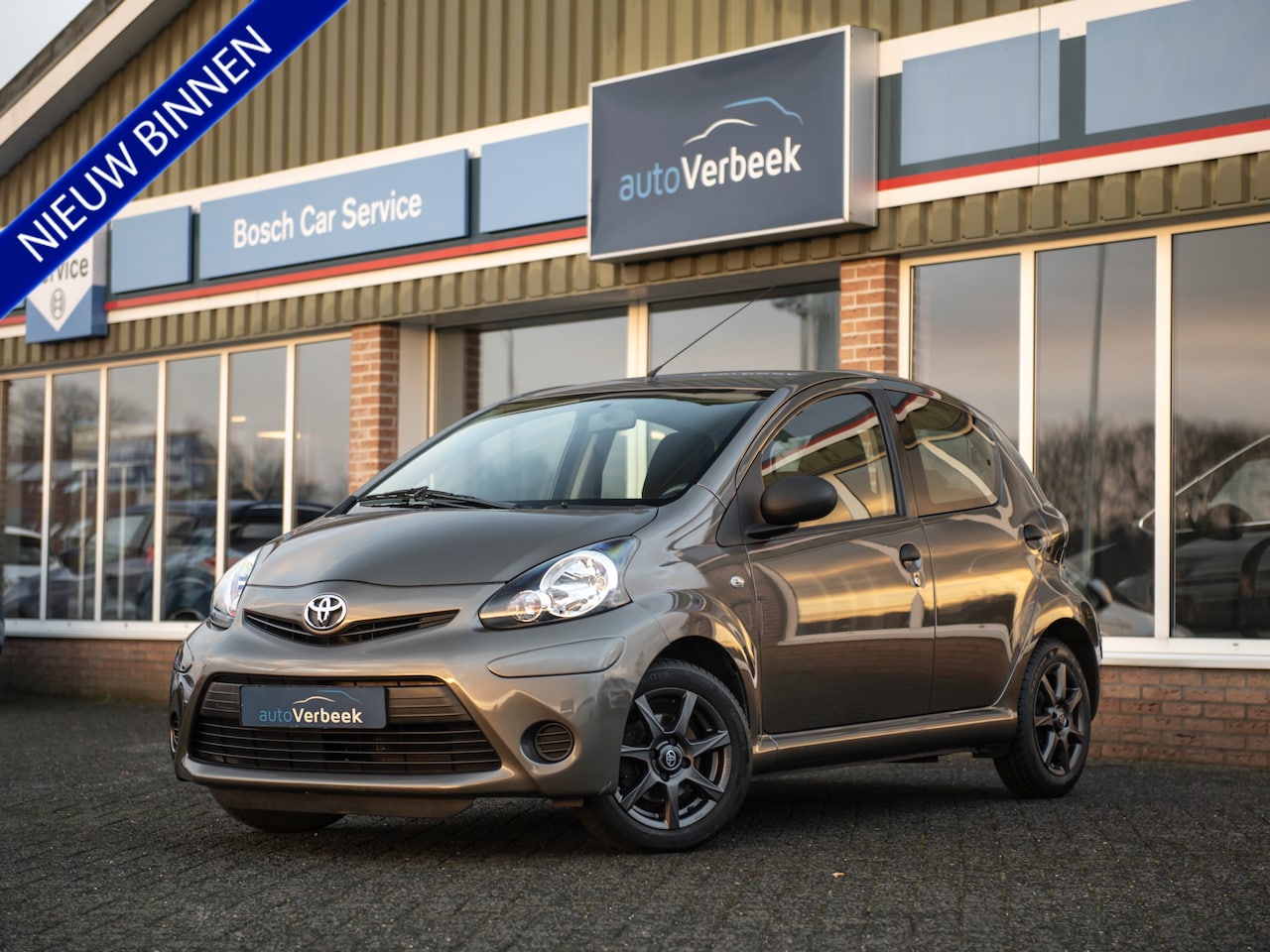 Toyota Aygo - 1.0 VVT-i Access | Lichtmetalen velgen | Radio/CD | Metallic | Stuurbekrachtiging | Verste - AutoWereld.nl