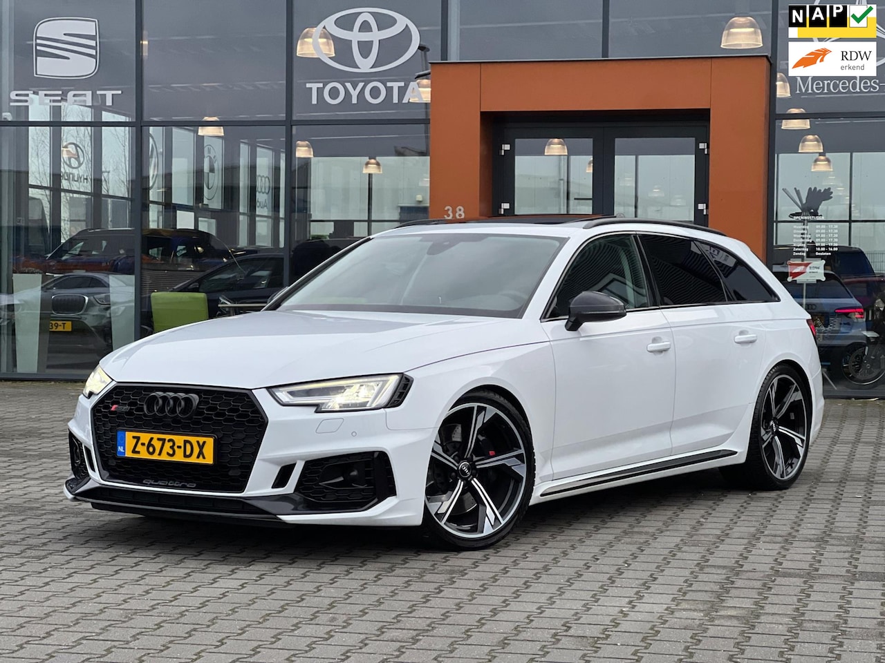 Audi RS4 - 2.9TFSI quattro|Panodak|B&O|Trekhaak|Sfeerverl.|VOL - AutoWereld.nl