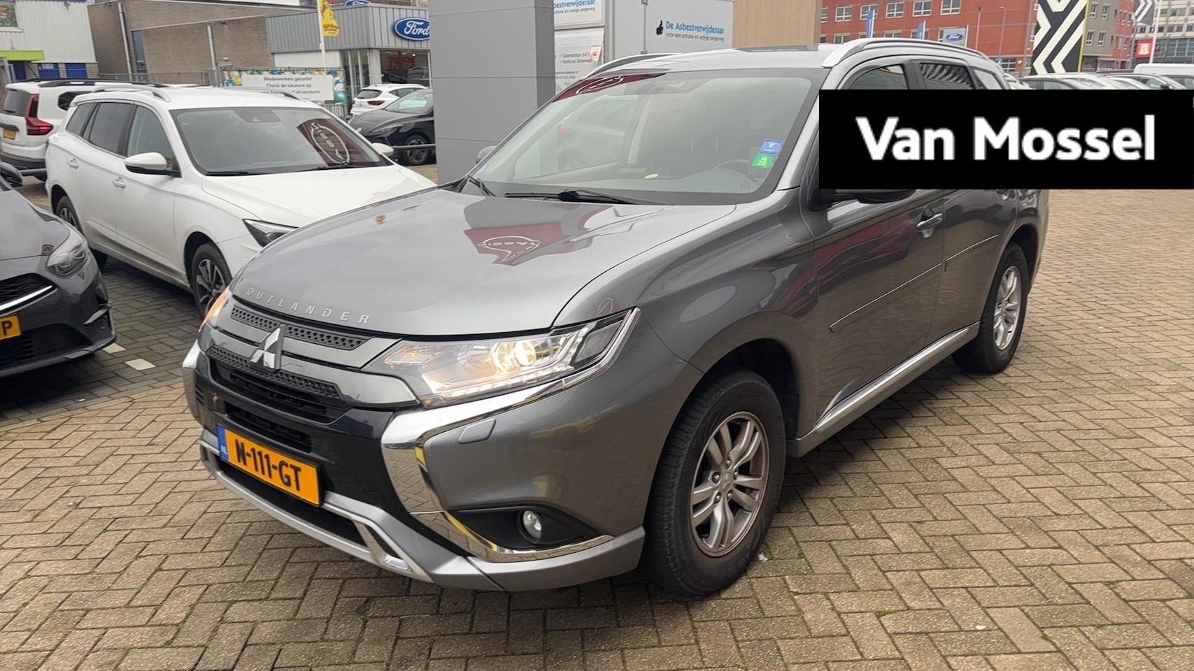 Mitsubishi Outlander - 2.4 PHEV Aut. Pure | Apple CarPlay | Trekhaak | Camera | Stoelverwarming | - AutoWereld.nl