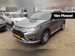 Mitsubishi Outlander - 2.4 PHEV Aut. Pure | Apple CarPlay | Trekhaak | Camera | Stoelverwarming |