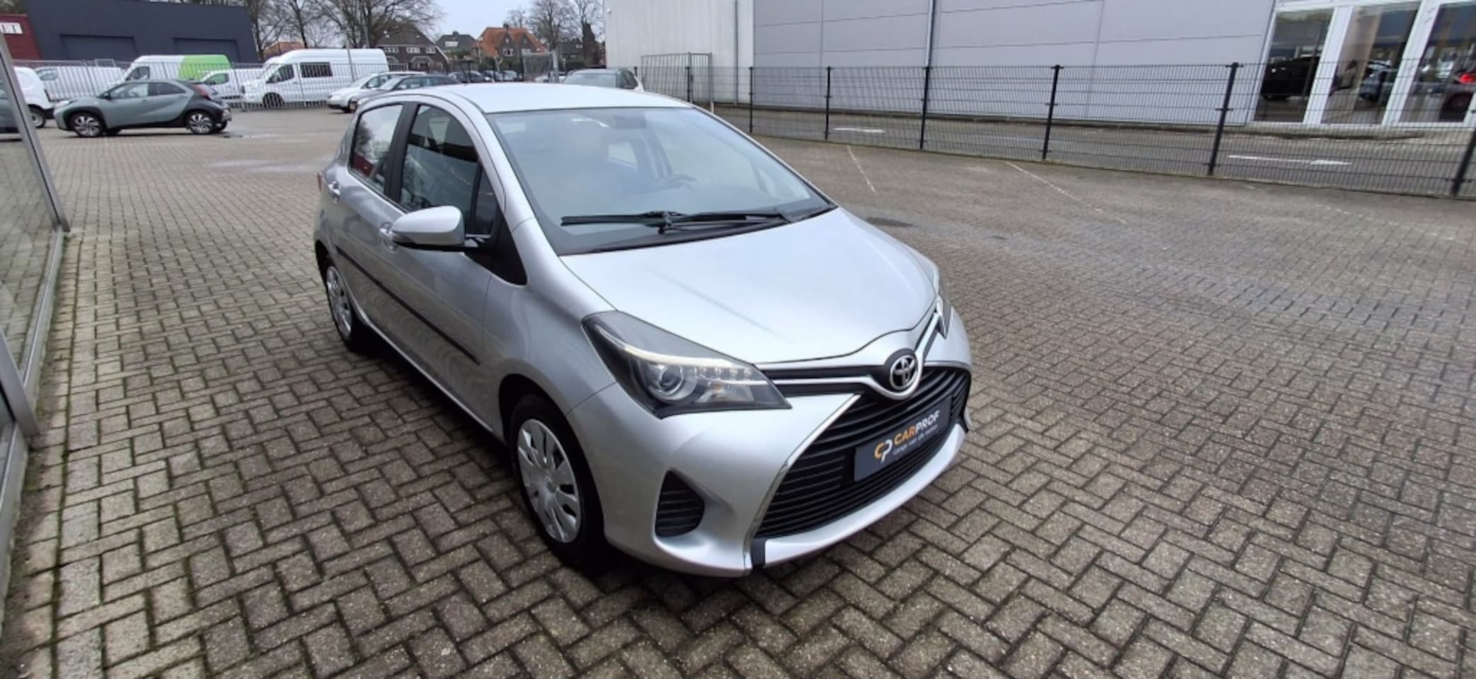 Toyota Yaris - 1.3 Aspiration NLauto | dealeronderhouden - AutoWereld.nl