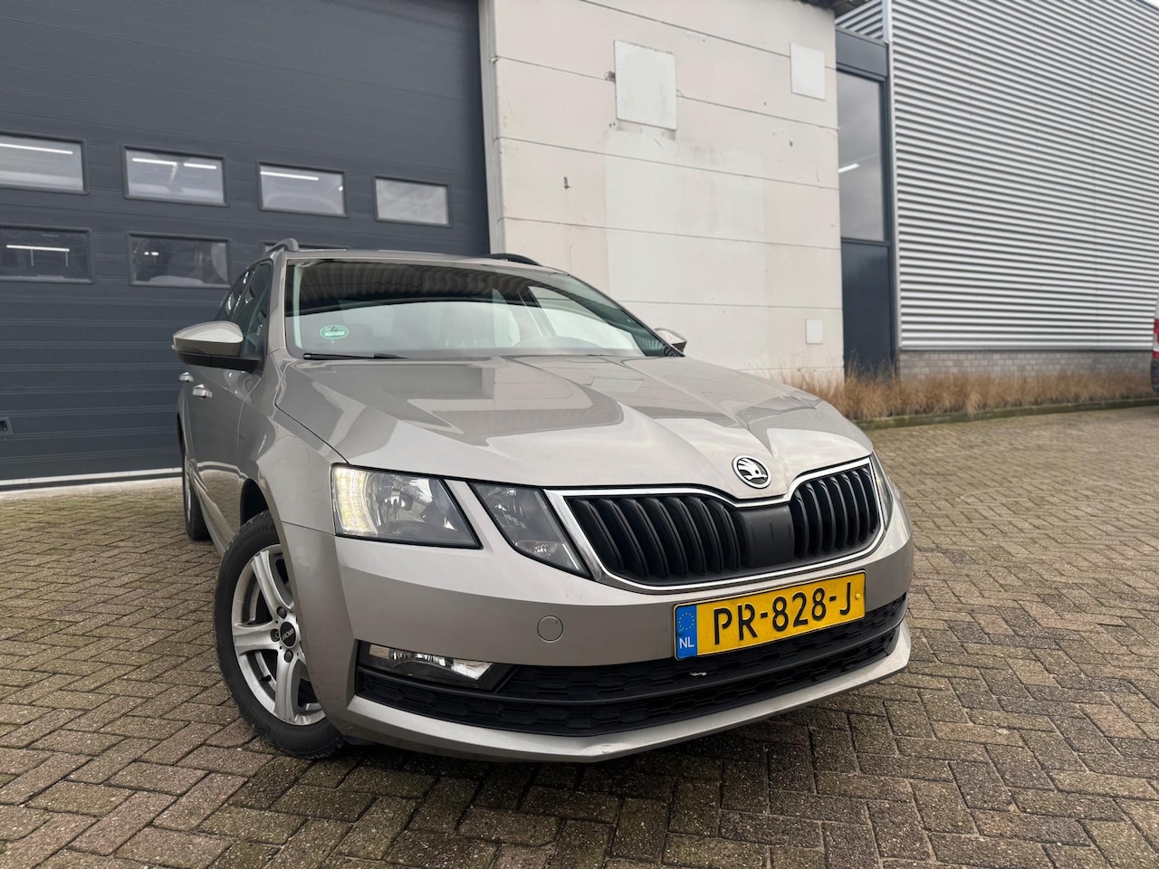 Skoda Octavia Combi - 1.6 TDI Greentech Ambition (bj 2017) NAV|FACELIFT|NETJES! - AutoWereld.nl