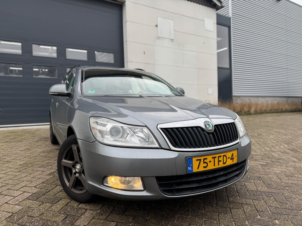 Skoda Octavia Combi - 1.2 TSI Business Line (bj 2012) NAVI|CLIMA|LMV - AutoWereld.nl