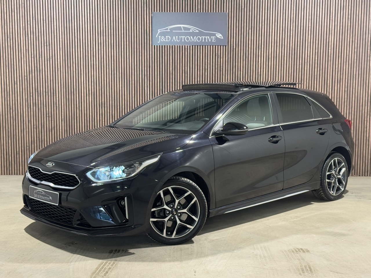 Kia Cee'd - Ceed 1.5 T-GDi GT-Line 2022 XENON PANO CAMERA VIRTUAL - AutoWereld.nl