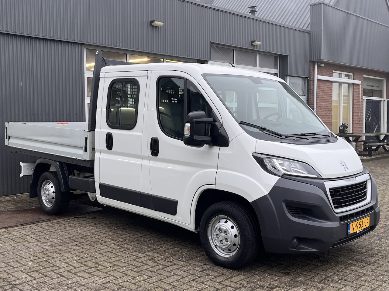 Peugeot Boxer - 2.0 HDI DC Euro 6 Airco Trekhaak 2000 kg trekgewicht 7-Persoons Stuurwielbediening Telefoo - AutoWereld.nl