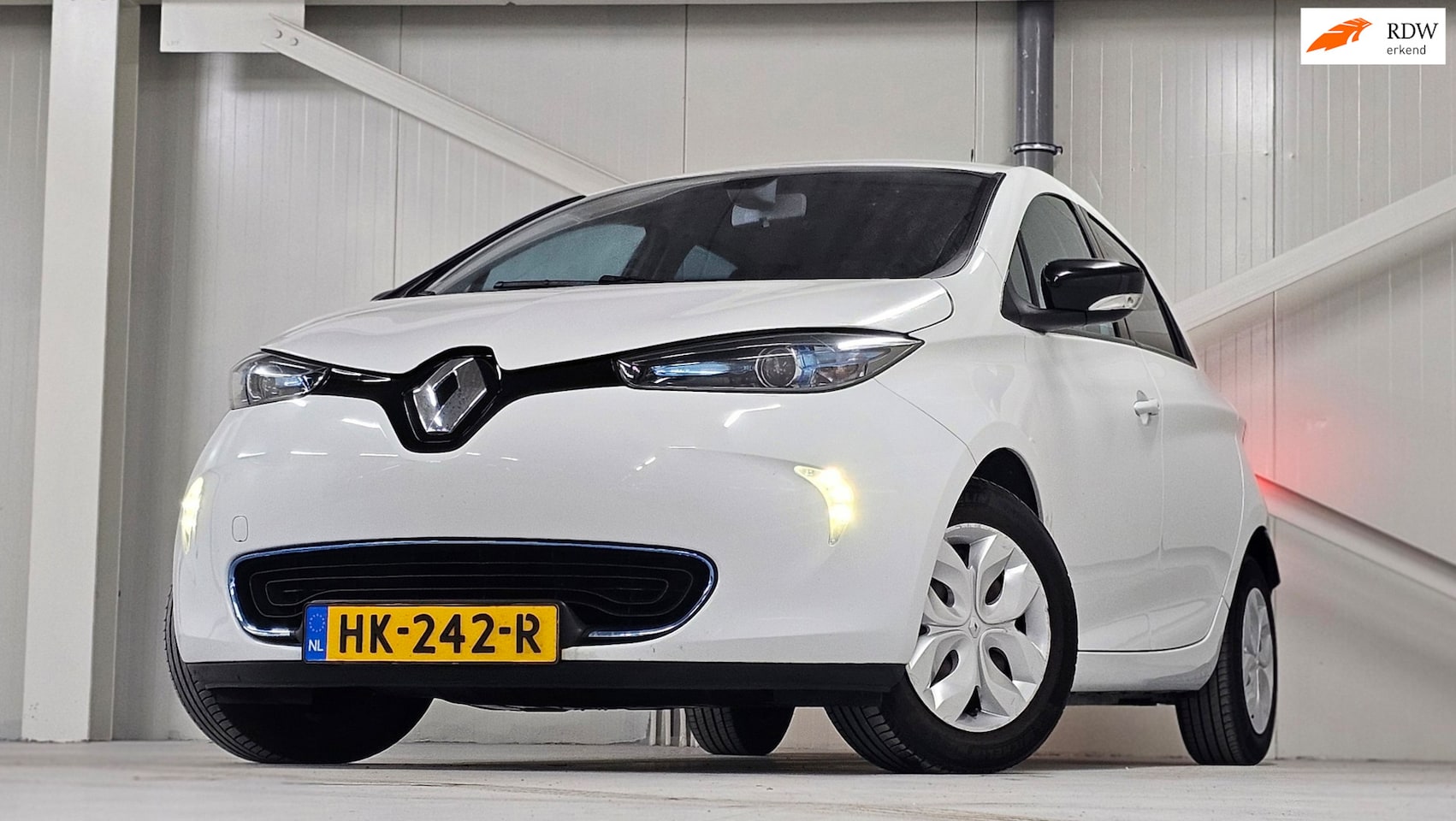 Renault Zoe - Q210 Life Quickcharge 22 kWh (ex Accu) Keyless Navi Clima Mooi! - AutoWereld.nl