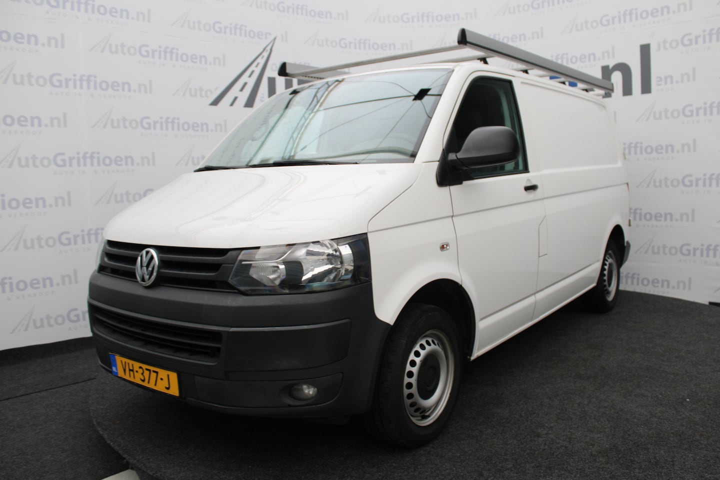 Volkswagen Transporter - 2.0 TDI L1H2 BM nette 2-zitter met trekhaak - AutoWereld.nl