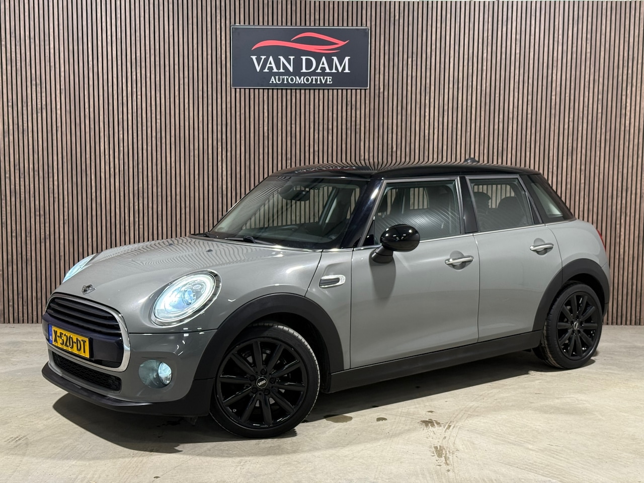 MINI Cooper - Mini 1.5 Chili Serious Business 2017 LED NAVI CLIMA - AutoWereld.nl