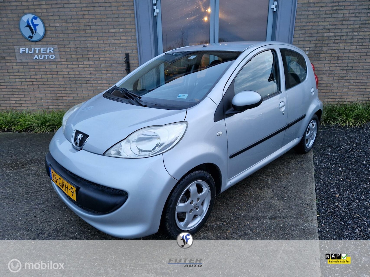 Peugeot 107 - 1.0-12V XS 5Drs Airco - AutoWereld.nl