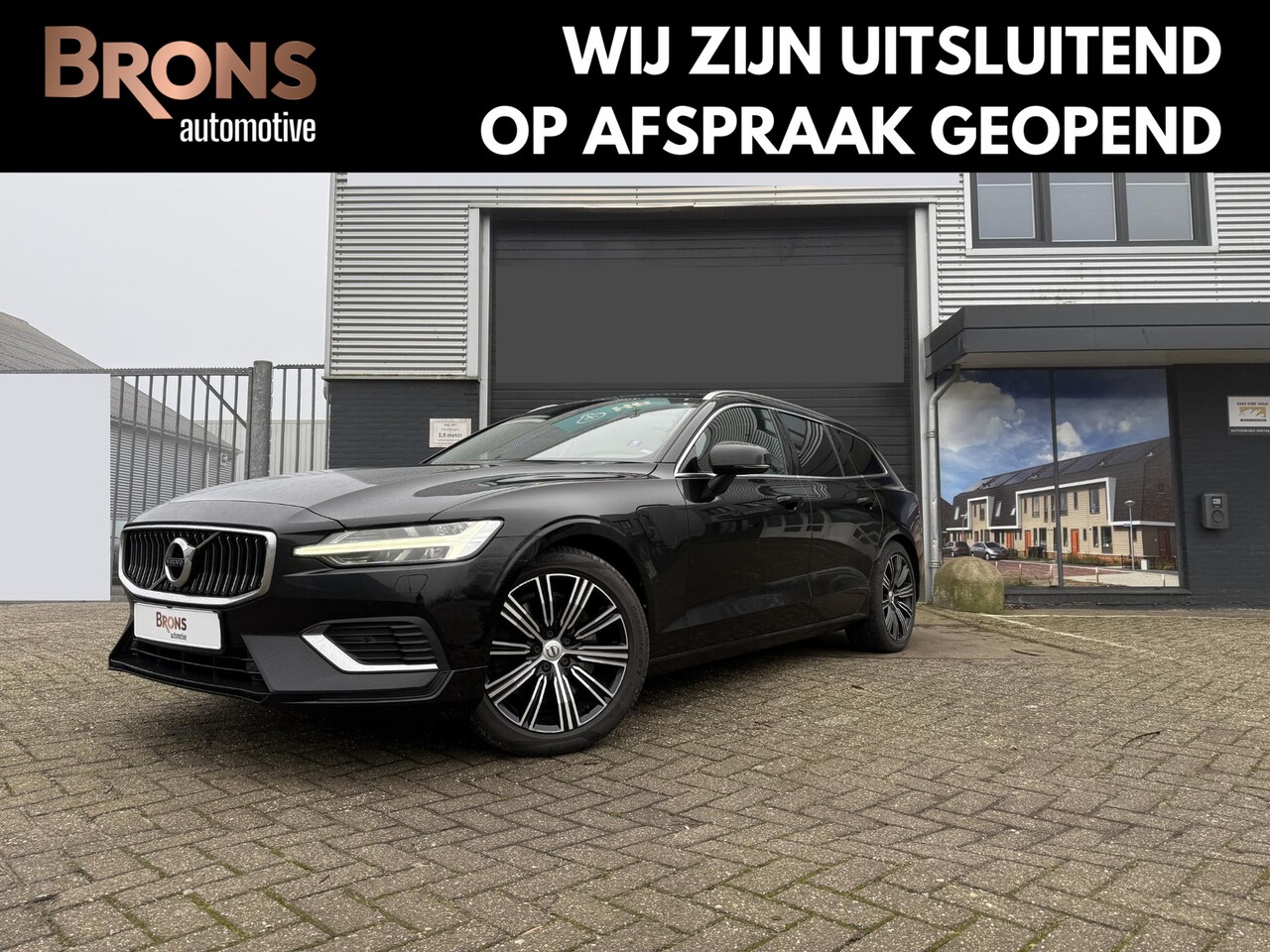 Volvo V60 - 2.0 T8 Twin Engine AWD Inscription Massage l Pano l 400PK - AutoWereld.nl