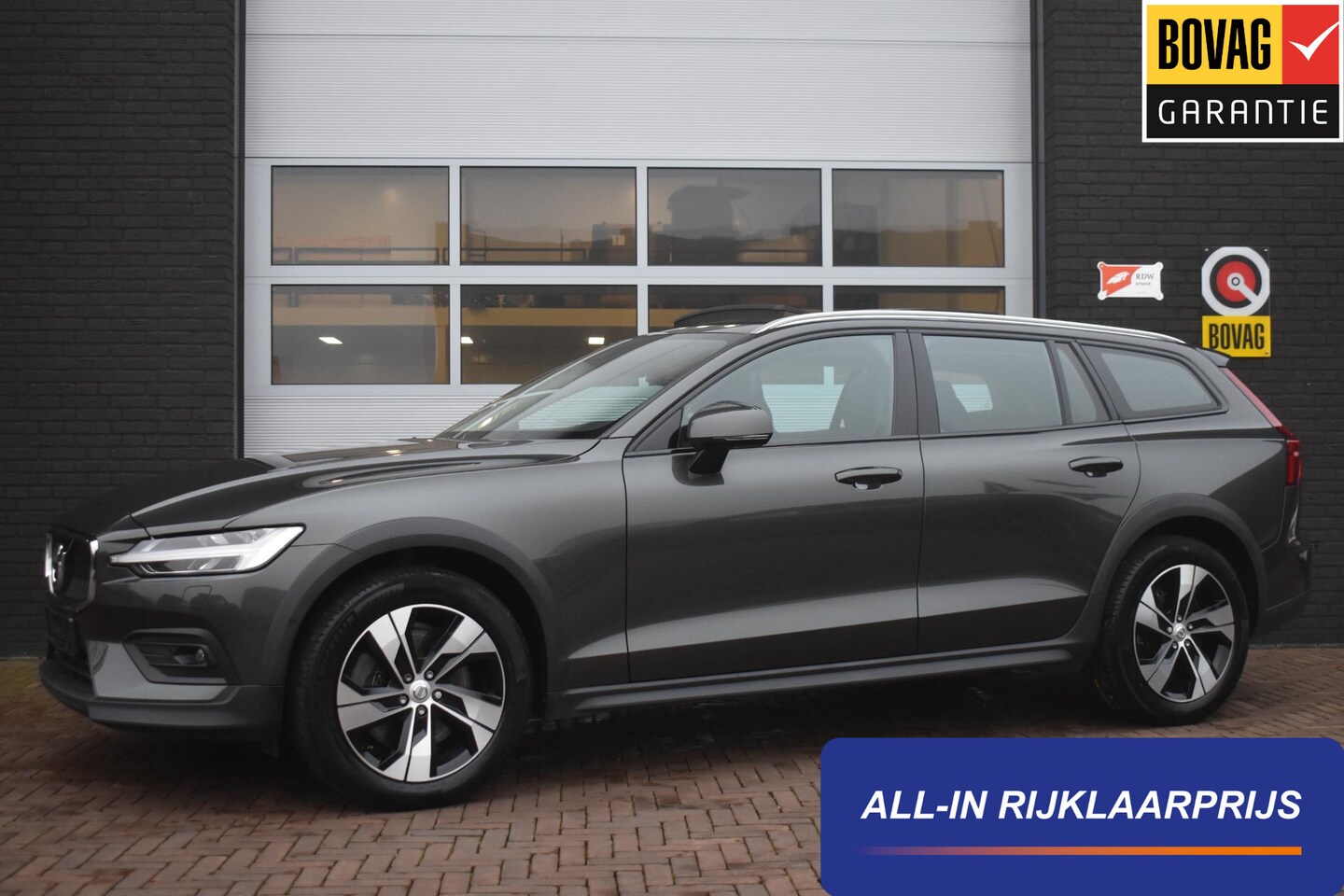 Volvo V60 Cross Country - 2.0 D4 AWD Intro Edition | Navi | 360 Camera | Stoelverwa. | Elek. schuifdak | Incl. Garan - AutoWereld.nl